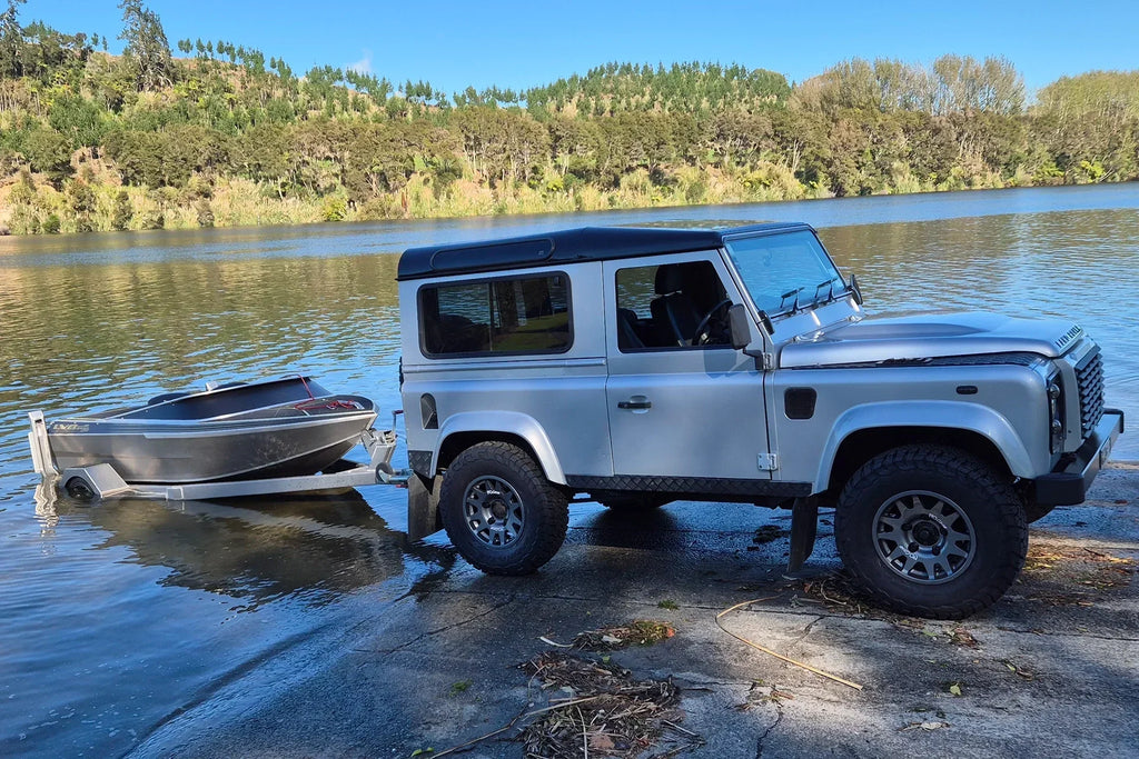 2007 Classic Land Rover Defender 90 fitted with 16" EVO Corse DakarZero wheels in Anthracite